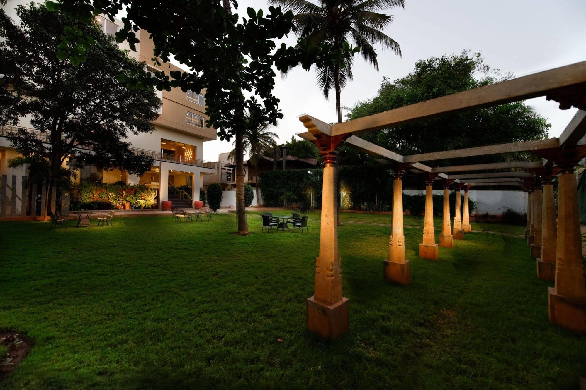 Hotel Priyadarshini Classic Hospet Exterior photo